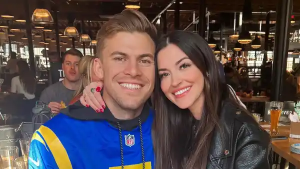 Feaure Tia Booth Gets Engaged to Boyfriend Taylor Mock at Bachelor Live On Stage