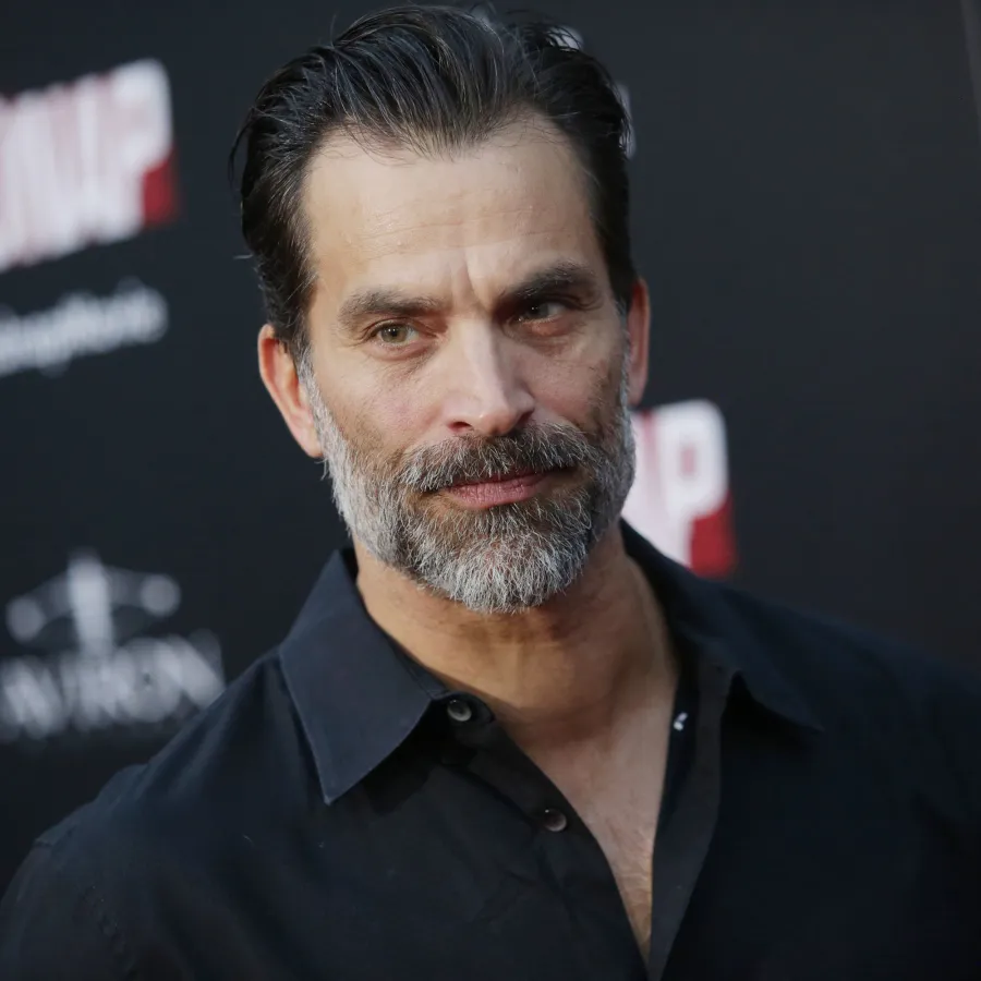 Jana Kramer Ex Johnathon Schaech Hash Out Divorce Wedding Photo Drama