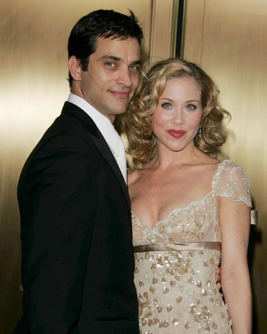 Jana Kramer Ex Johnathon Schaech Hash Out Divorce Wedding Photo Drama Christina Applegate