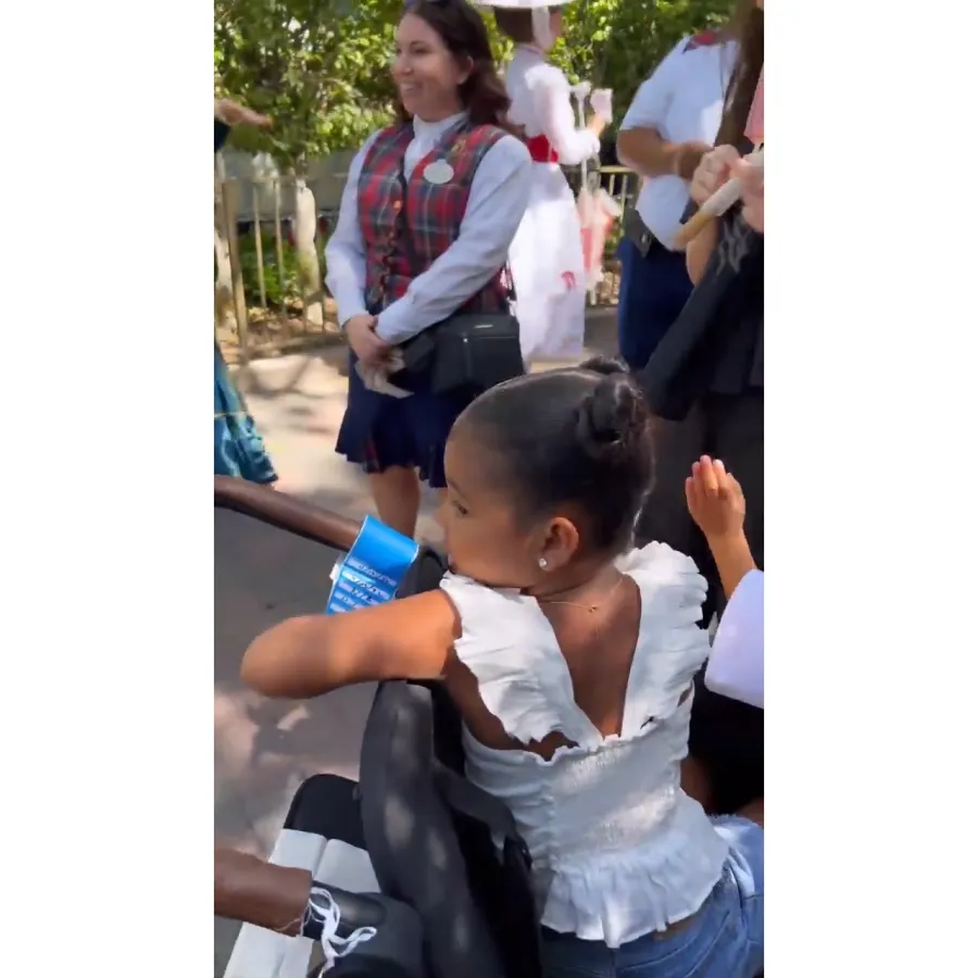 Khloe Kardashian Accidentally Confirms Photoshopping Daughter True Into Disneyland Pics