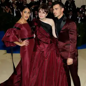 Jennifer Konner, Lena Dunham and Joe Jonas Funny Celebrity Interactions at the Met Gala
