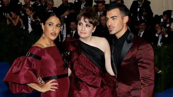 Jennifer Konner, Lena Dunham and Joe Jonas Funny Celebrity Interactions at the Met Gala