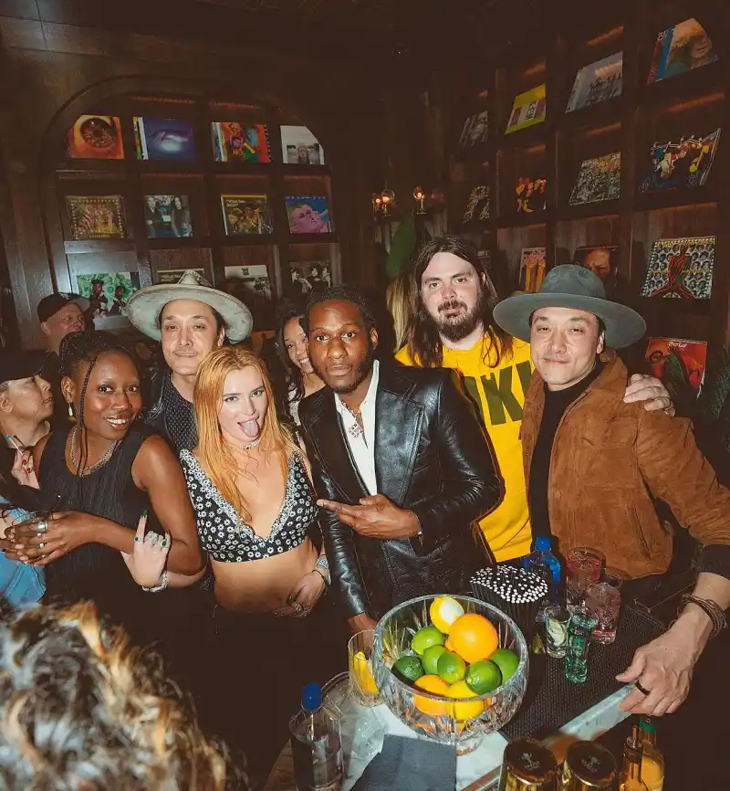 Leon Bridges and Bella Thorne Hot Pics