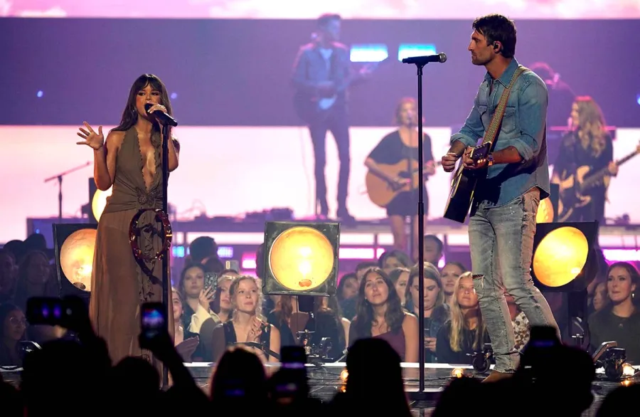 Maren Morris Ryan Hurds Timeline 2022 CMT AWARDS