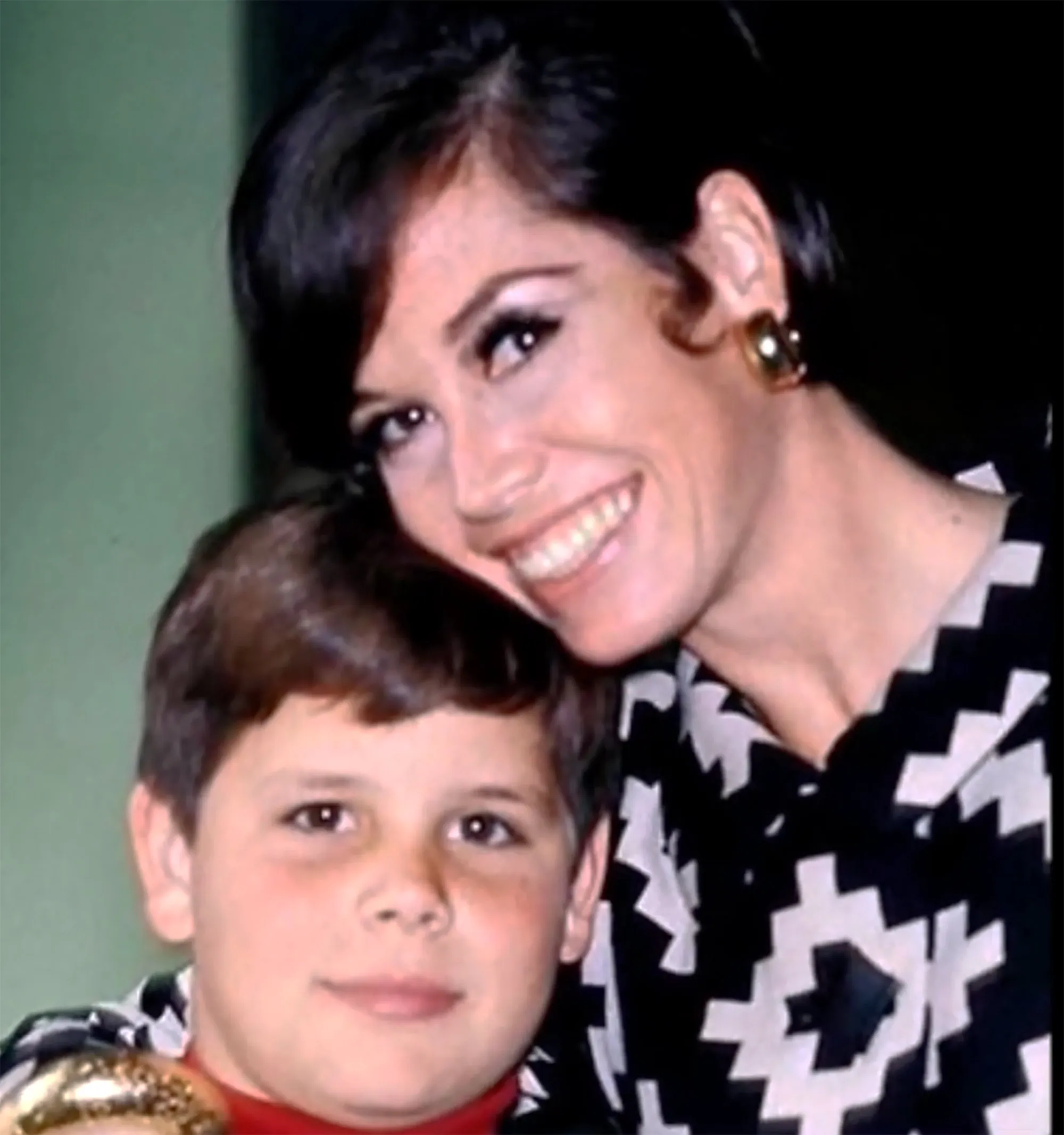 Mary Tyler Moore Recalled Son's Accidental Shooting at Age 24 in 1995 Memoir: 'I Screamed' 1968