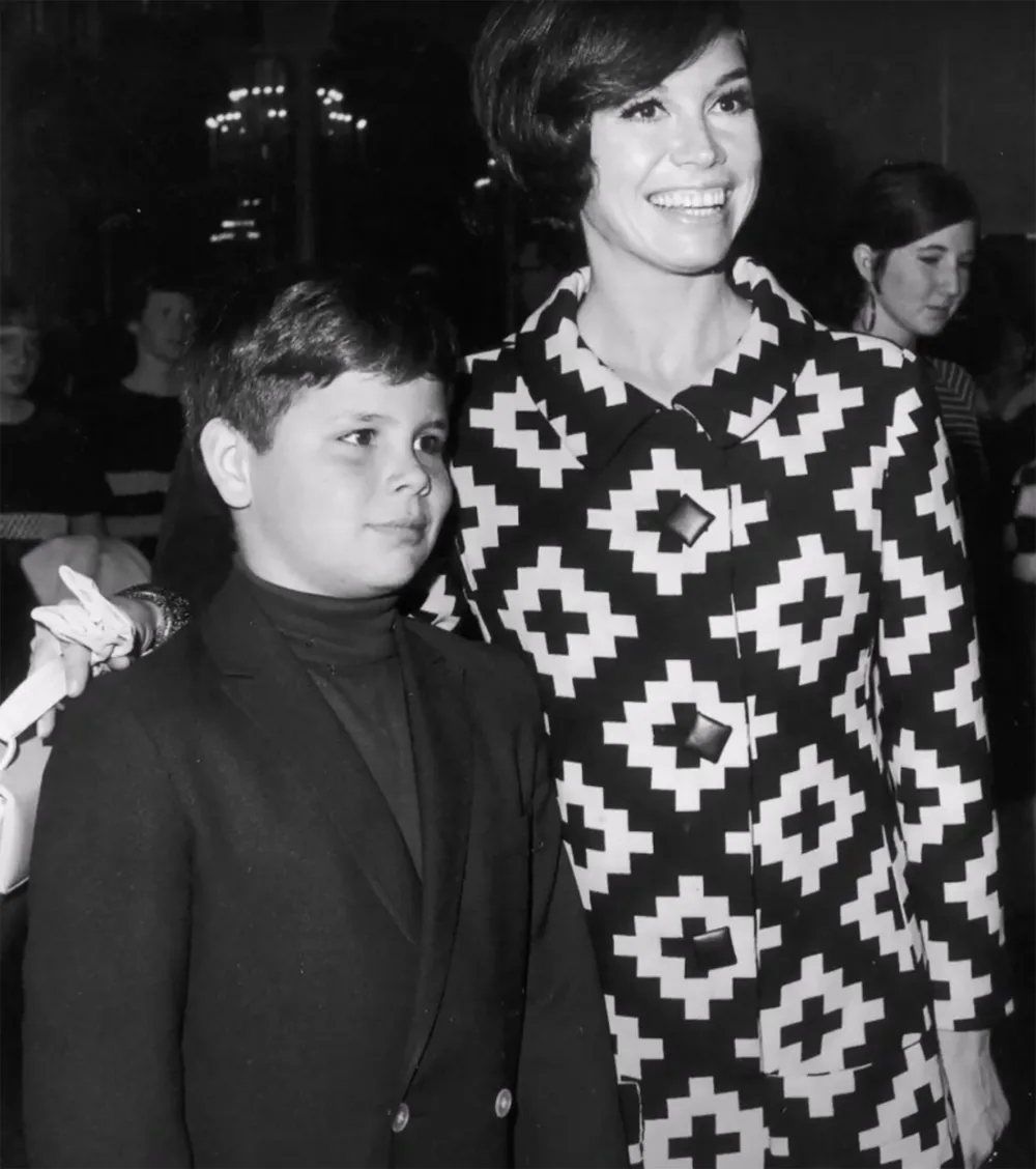 Mary Tyler Moore Recalled Son's Accidental Shooting at Age 24 in 1995 Memoir: 'I Screamed' 1968 Teach foundation benefit
