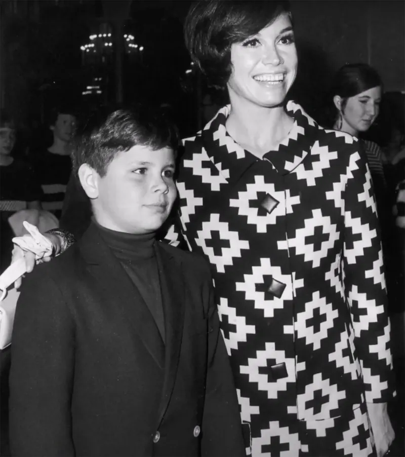 Mary Tyler Moore Recalled Son's Accidental Shooting at Age 24 in 1995 Memoir: 'I Screamed' 1968 Teach foundation benefit