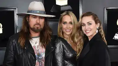 Miley Cyrus Mom Tish Cyrus Files Divorce From Billy Ray Cyrus