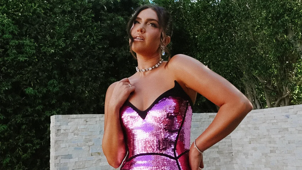 Tinx Oscars glam Hailey Hoff