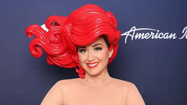 Feature Katy Perry Wipes Out on American Idol While Dressed as Ariel Little Mermaid