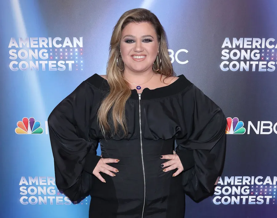 Feature Kelly Clarkson Takes Kids River and Remy to Legoland Theme Park