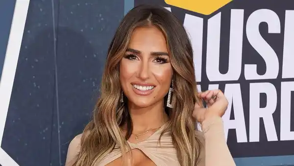 Jessie James Decker's Family: Inside Her Relationships With Sister Sydney, Brother James and More