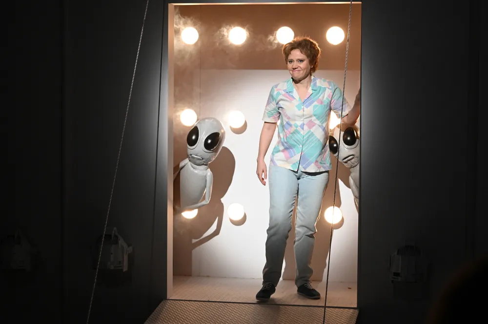 Kate McKinnon Tearfully Says Goodbye to Alien Abduction Character, 'SNL' Tenure in Finale Cold Open