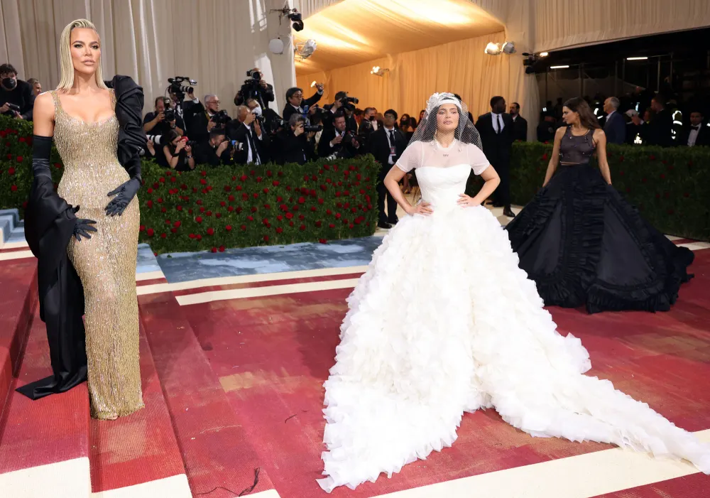 Khloe Kardashian Jokes Sisters Were So Mad She Ate Ice Cream in Met Gala Fitting Amid Kims Weight Loss Controversy