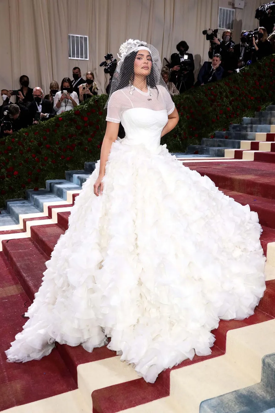 Kylie Jenner Wears Baseball Cap Met Gala Sets Twitter Ablaze