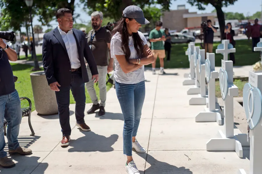 Meghan Markle Lays Flowers at Memorial for Texas School Shooting Victims