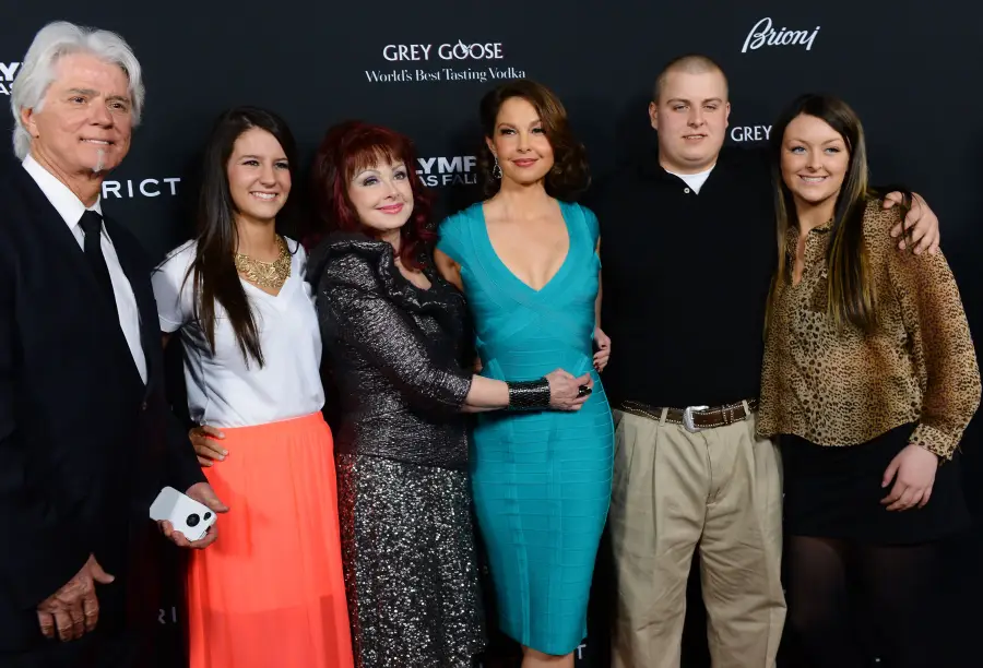 Naomi Judd and family 2013