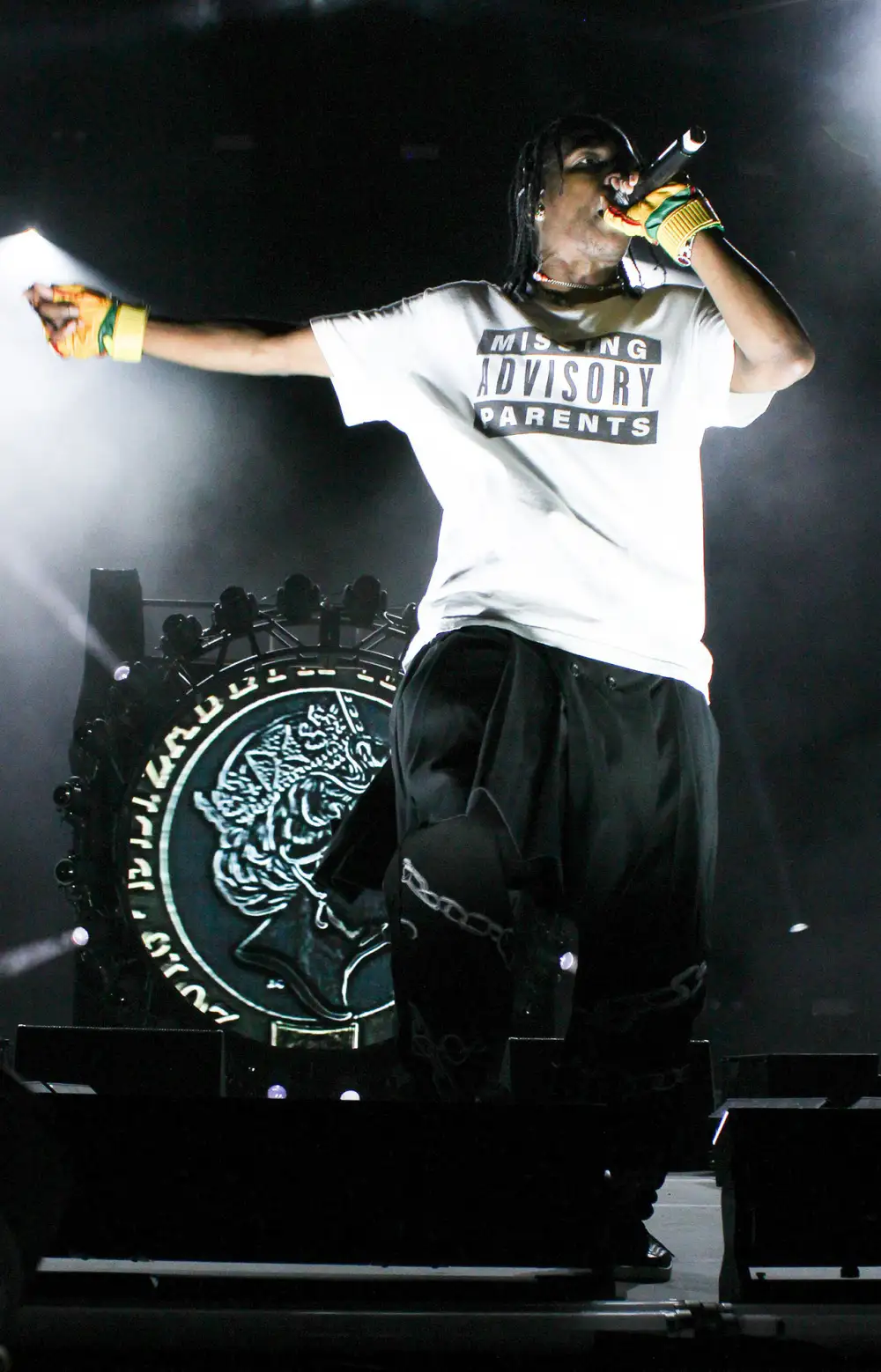 Pregnant Rihanna Supports ASAP Rocky Backstage at 1st Concert Since His Arrest 3