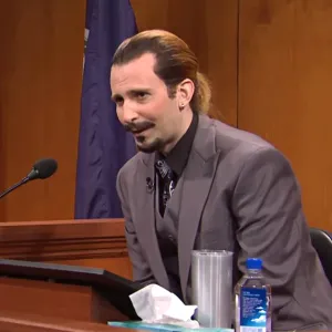 'Saturday Night Live' Parodies Amber Heard Allegedly Putting Poop in Johnny Depp's Bed in Cold Open: Watch