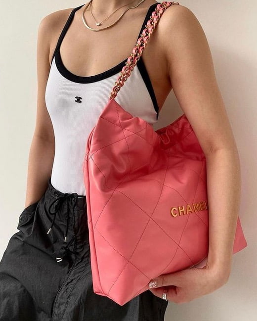 chanel 22 bag about
