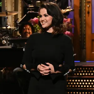 Selena Gomez Jokes About Being Single, 'Manifesting Love' With 'SNL' Cast Members During Hosting Debut: Watch