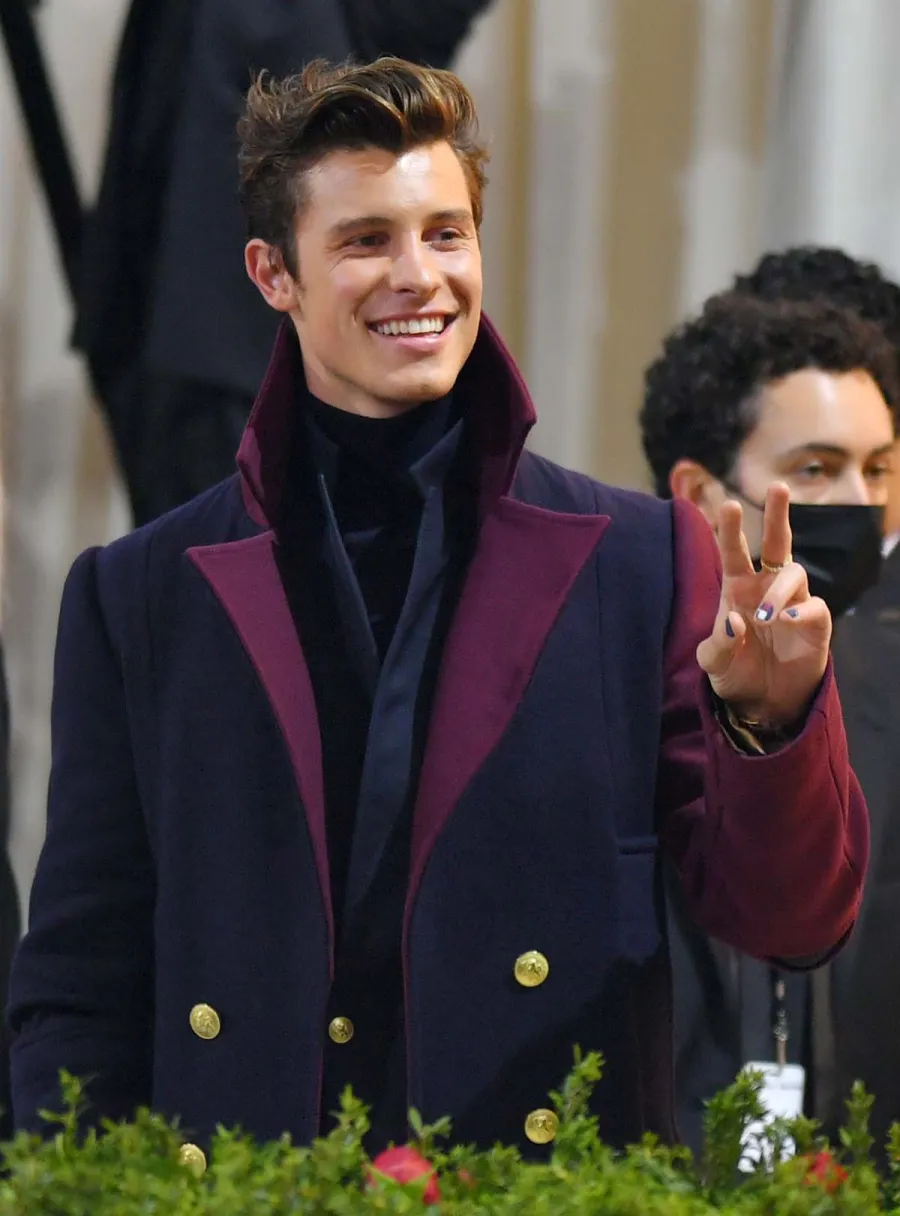 Shawn Mendes Met Gala 2022 Coat Draws Comparisons Disneys Gaston