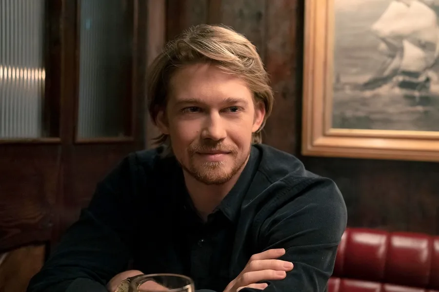 Taylor Swift Supports Boyfriend Joe Alwyn's New TV Show 'Conversations With Friends': 'It's Phenomenal'