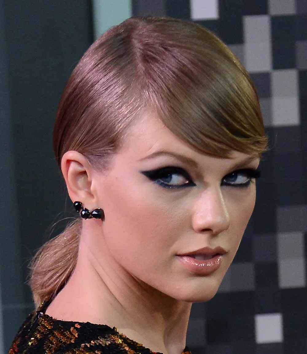 Taylor Swift Tells the Story Behind "Clean," Says She Learned About Love From Lena Dunham 2015 Mtv Vma's