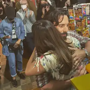 This Is Us Stars Mandy Moore Milo Ventimiglia and More Share Photos From Final Day of Filming the Series Finale