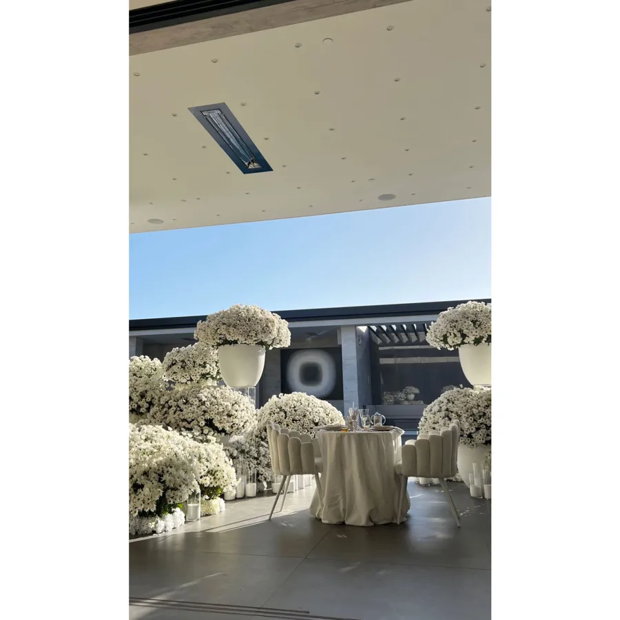 Travis Scott Fills Kylie Jenner House With Flowers Mothers Day