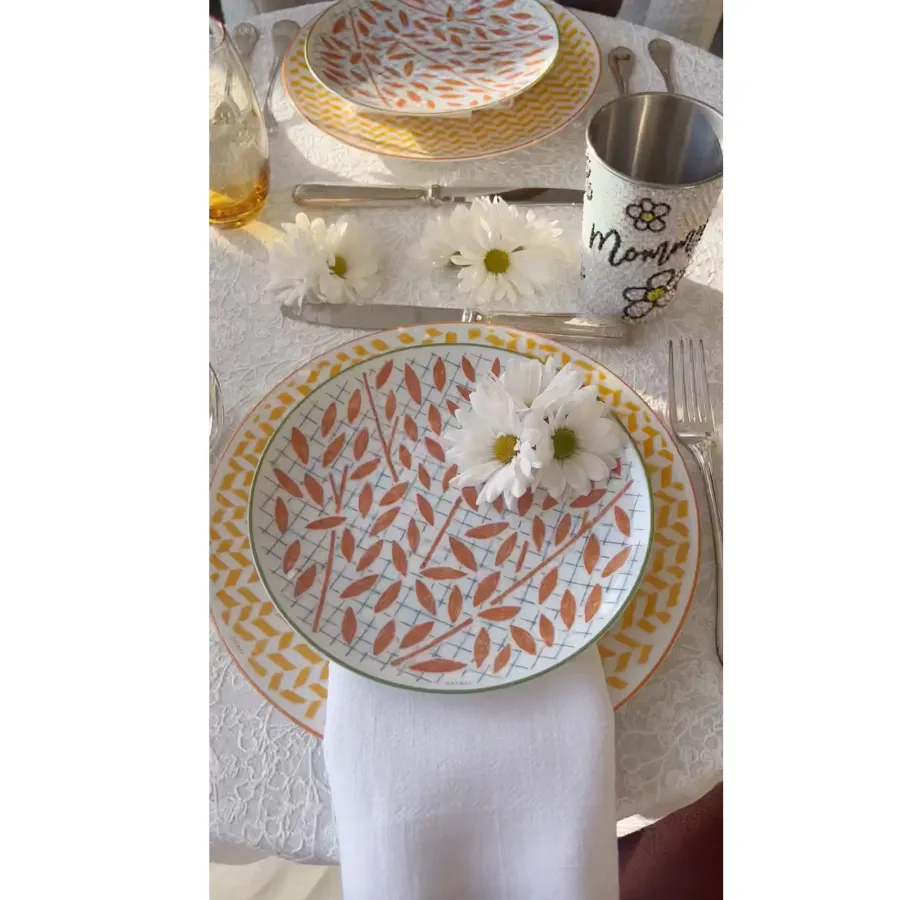 Travis Scott Fills Kylie Jenner House With Flowers Mothers Day