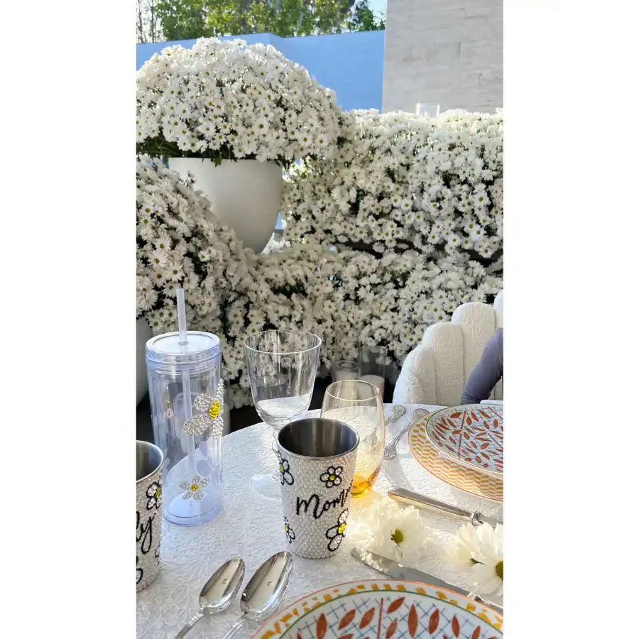 Travis Scott Fills Kylie Jenner House With Flowers Mothers Day