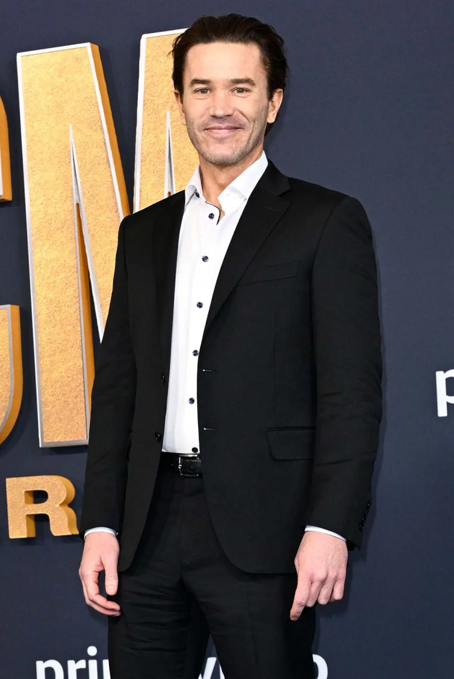 Who Is Kaley Cuocos BF Tom Pelphrey 5 Things Know About Ozark Star