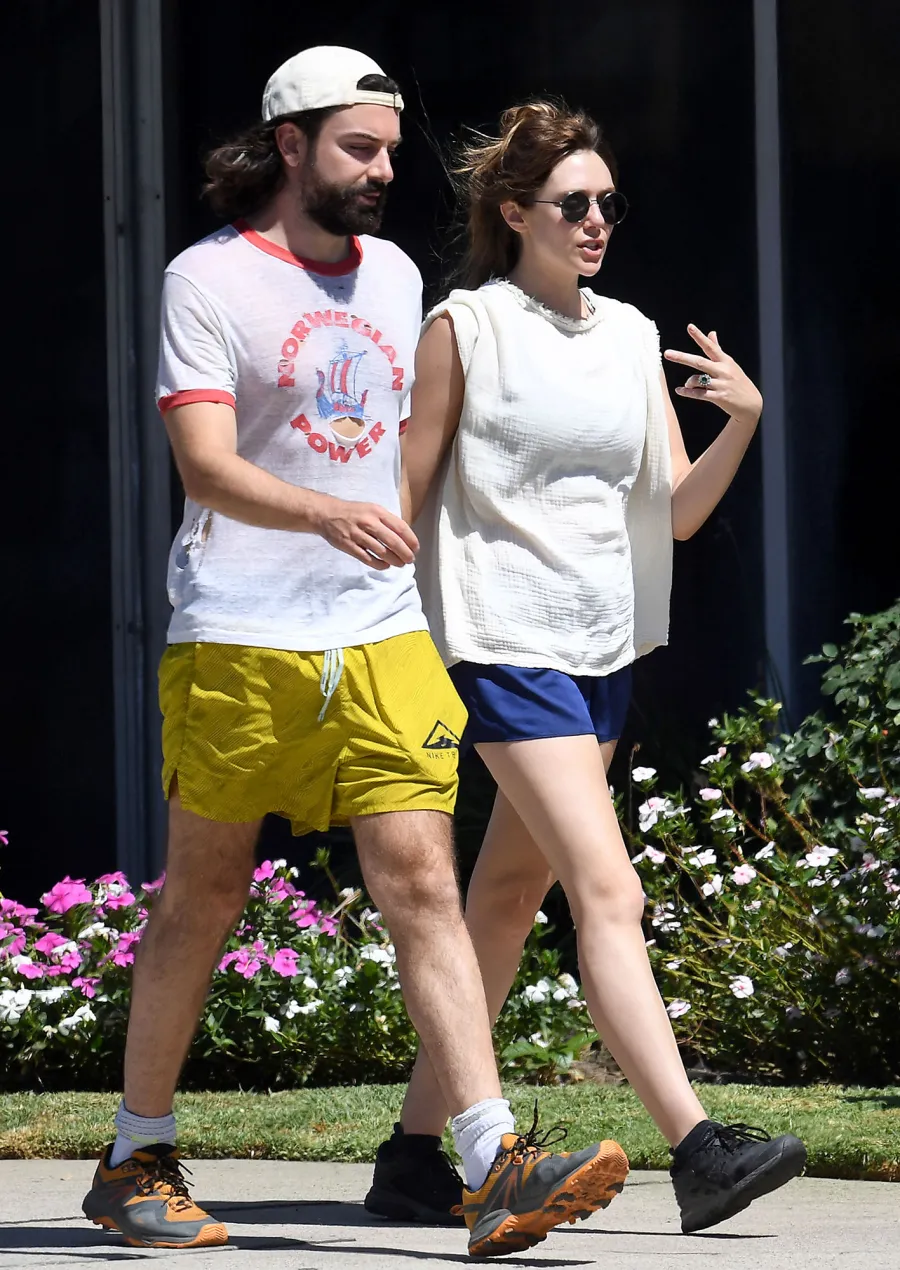 2021 Elizabeth Olsen and Robbie Arnett Relationship Timeline