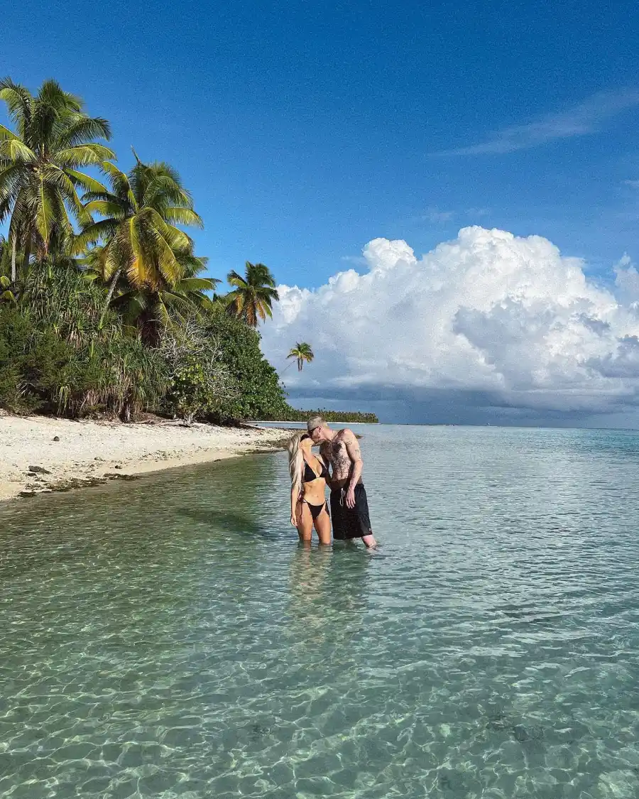 Beach Date Kim Kardashian Stuns Tropical Getaway With Pete Davidson