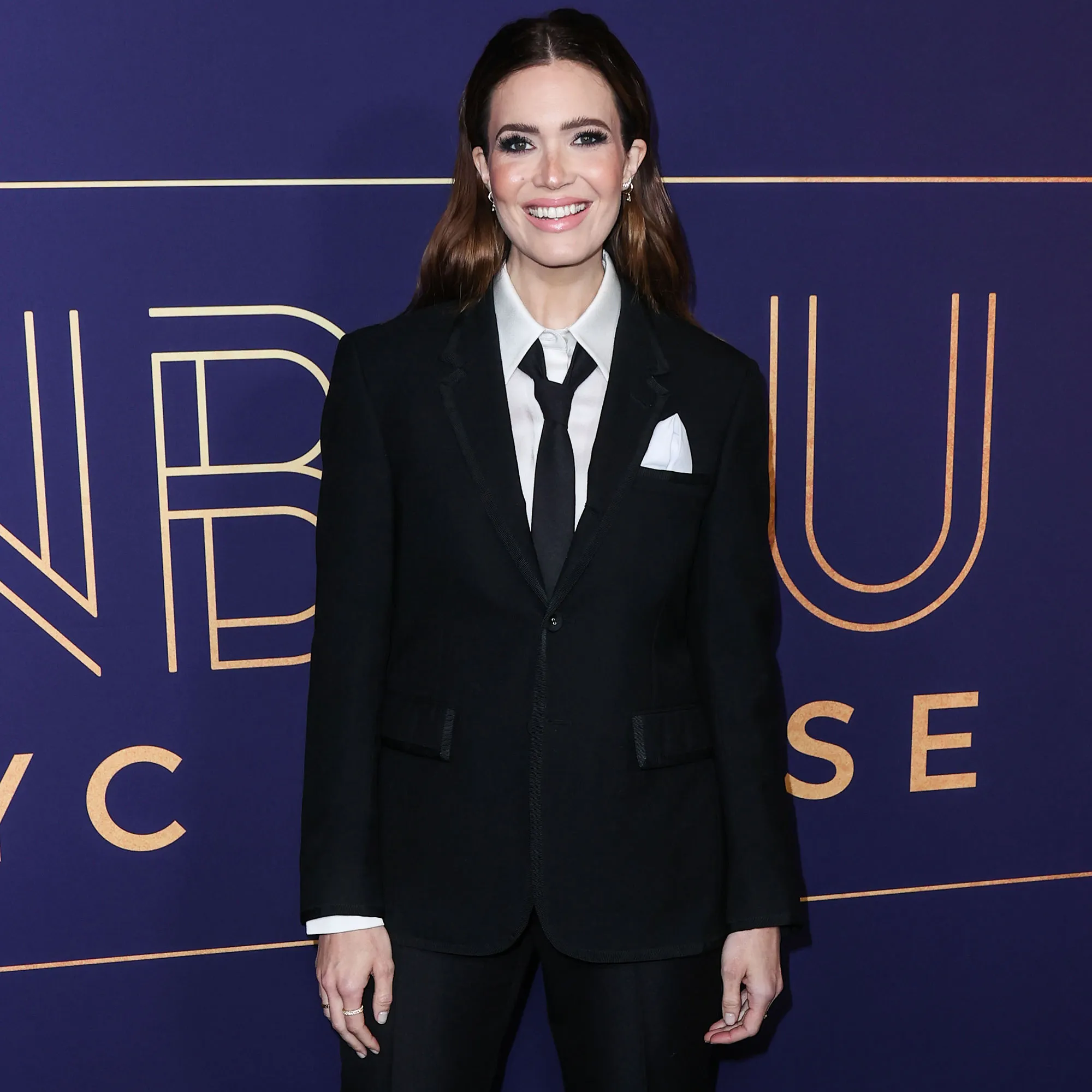 Bumping Along Pregnant Mandy Moore Debuts Growing Belly Workout Gear