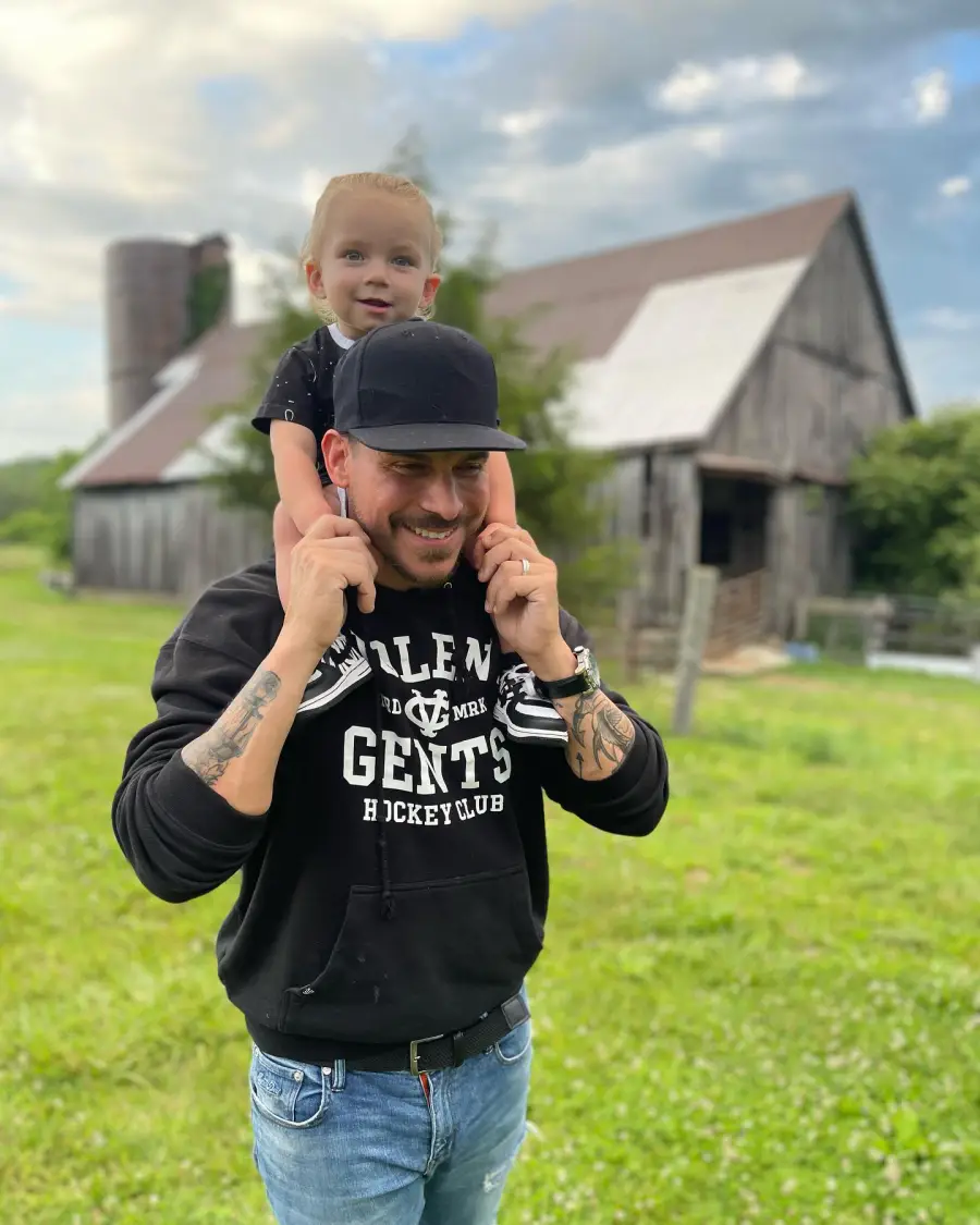 Celeb Families’ 2022 Summer Vacations: Photos