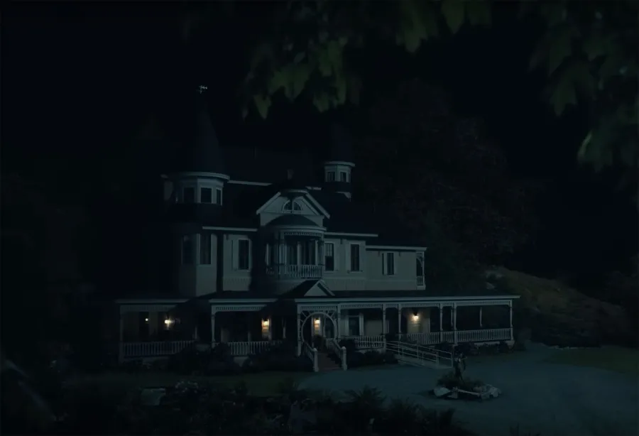 Everything to Know About Mike Flanagan's New Horror Series The Midnight Club