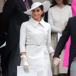 Feature Meghan Markle in All-White at Thanksgiving Service