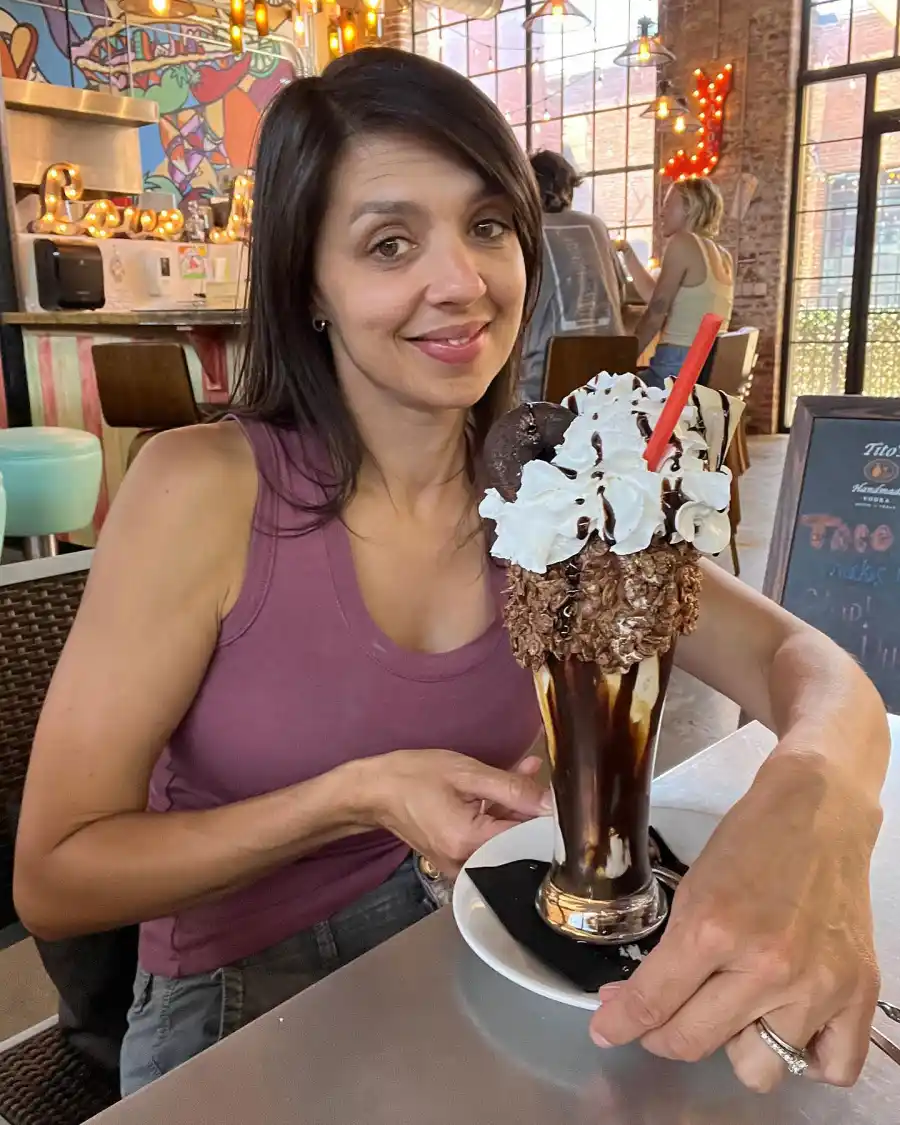 Former Bachelorette Ali Fedotowsky Shares Story of How She Met Her Long-Lost Sister 3