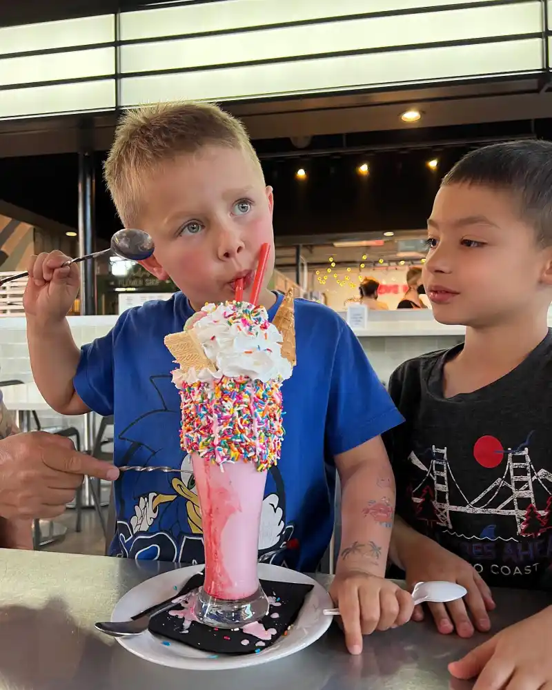 Former Bachelorette Ali Fedotowsky Shares Story of How She Met Her Long-Lost Sister 7