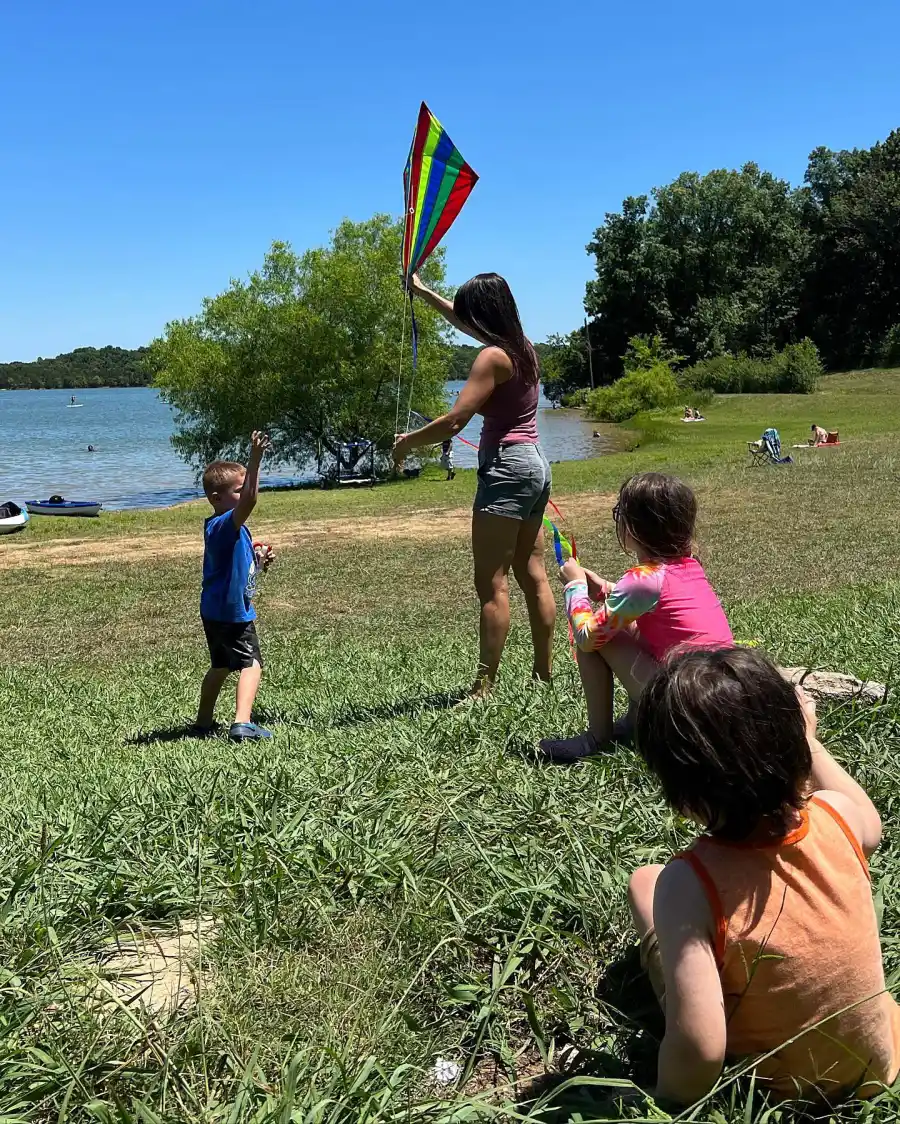 Former Bachelorette Ali Fedotowsky Shares Story of How She Met Her Long-Lost Sister 9