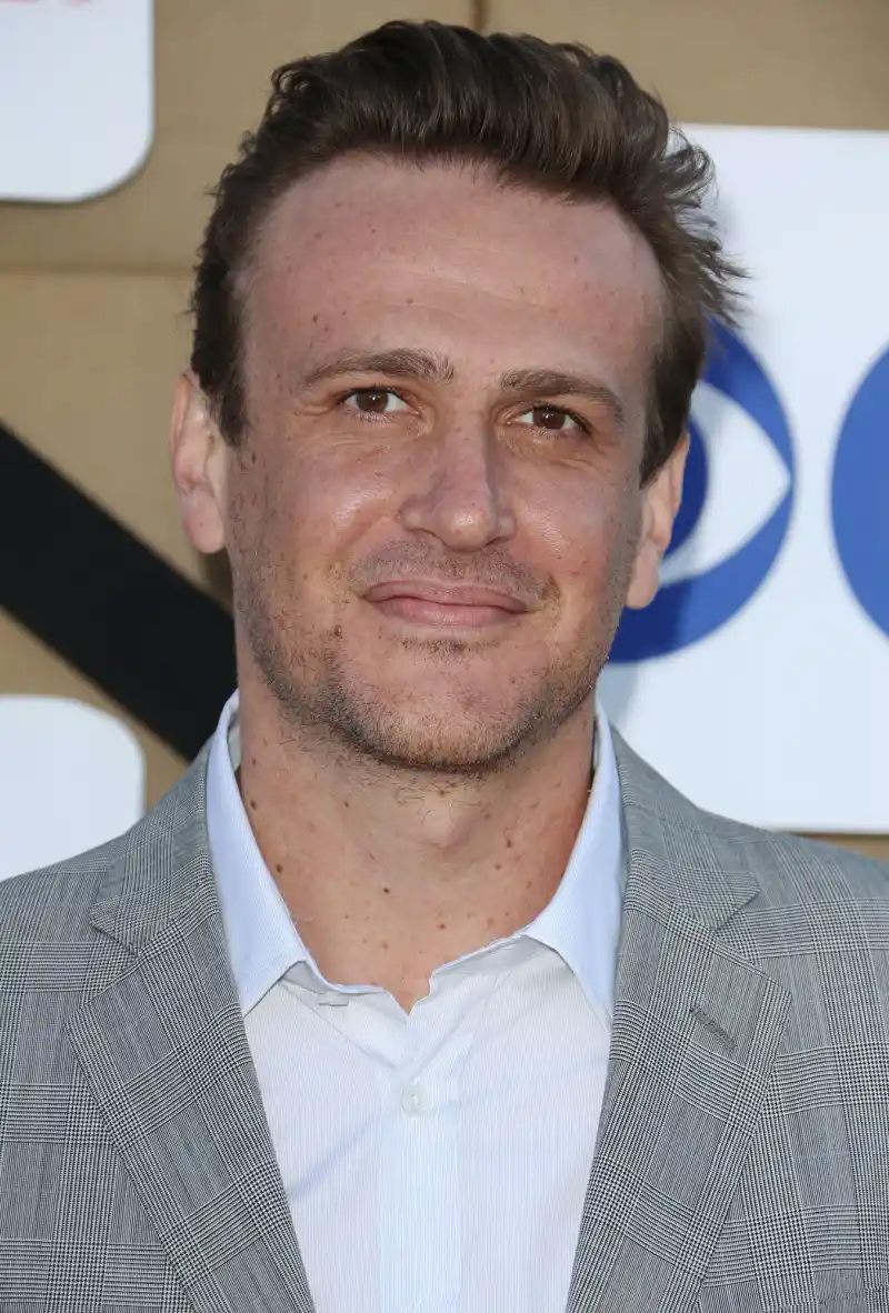 Jason Segel Explains Weight Loss, Discusses End of How I Met Your Mother grey suit