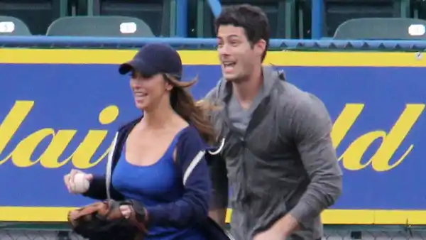 Jennifer Love Hewitt Pregnant, Expecting a Baby With Brian Hallisay! baseball