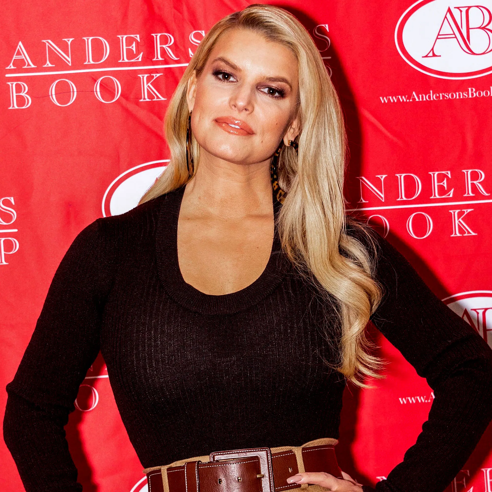 Jessica Simpson Goes Makeup Free