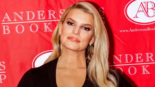 Jessica Simpson Goes Makeup Free