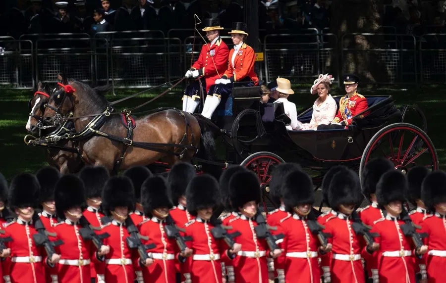 Most Amazing Photos From Queen Elizabeth IIs Platinum Jubilee