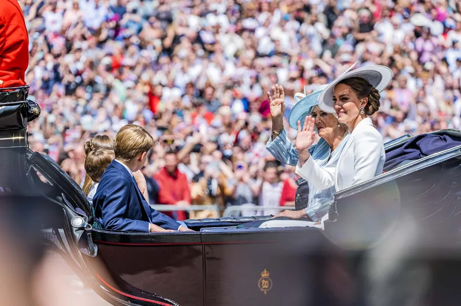 Most Amazing Photos From Queen Elizabeth IIs Platinum Jubilee