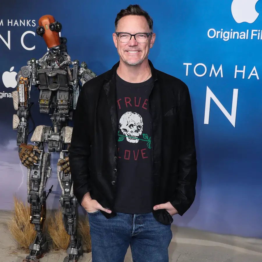 Original Scream Cast Reacts Neve Campbell Exit She Center Matthew Lillard