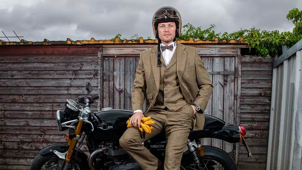 Outlanders Sam Heughan Says Season 7 Premiere Starts Off With Bang